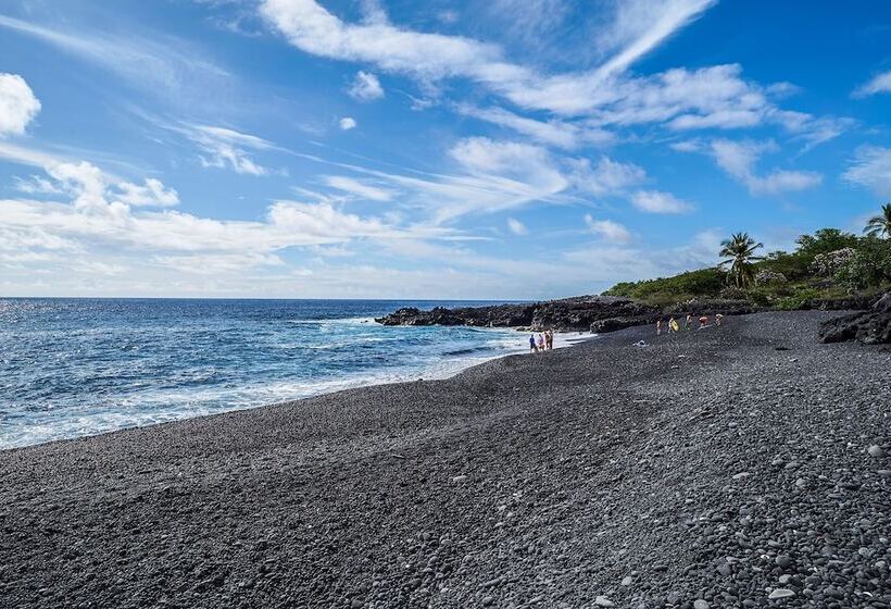 Ocean View Bungalow: Walk To Pebbles Beach!