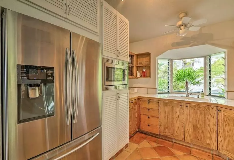 Ocean View Bungalow: Walk To Pebbles Beach!