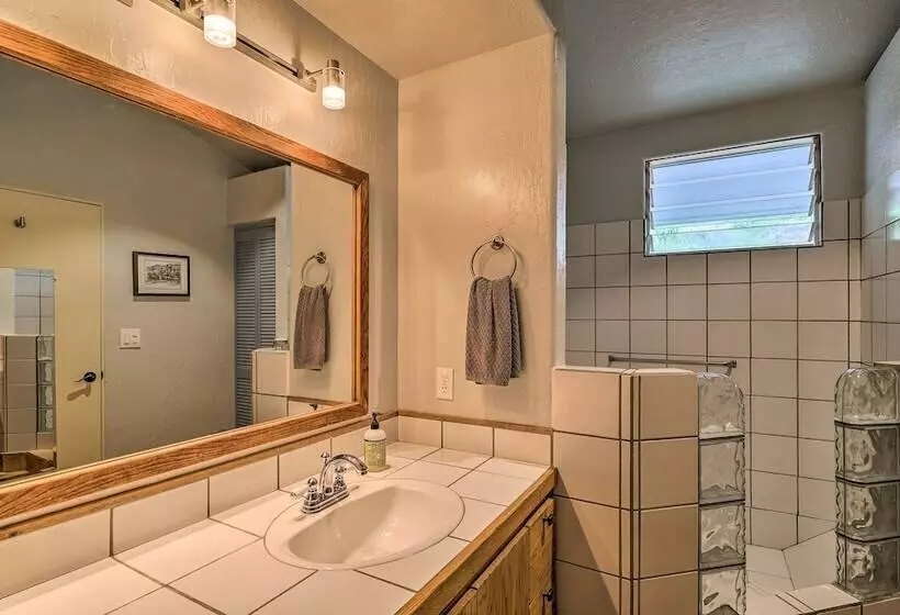 Ocean View Bungalow: Walk To Pebbles Beach!