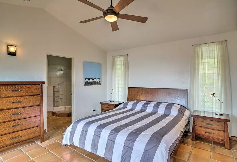 Ocean View Bungalow: Walk To Pebbles Beach!