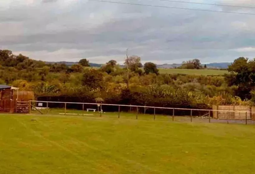 Cute And Cosy Shepard Hut With Wood Fuel Hot Tub