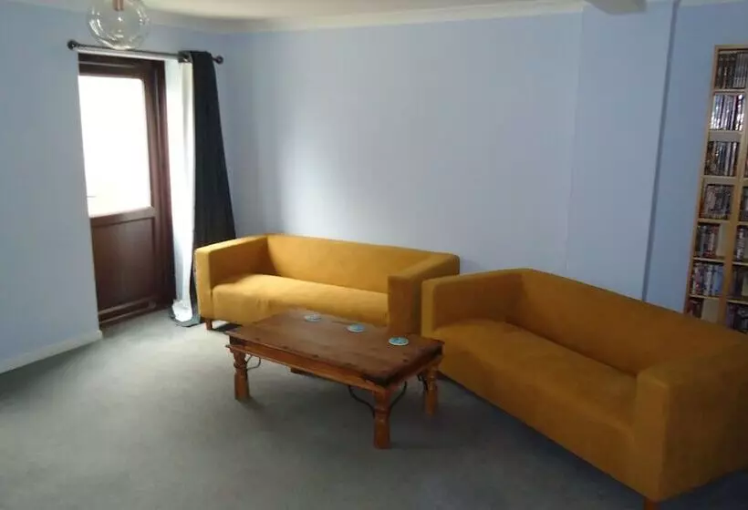 Residenssi 3 Bed House Mkt Deeping   Nr Peterborough Stamford