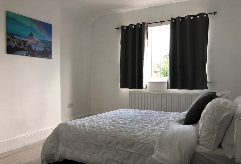 إقامة Immaculate 3 Bed House In Nottingham