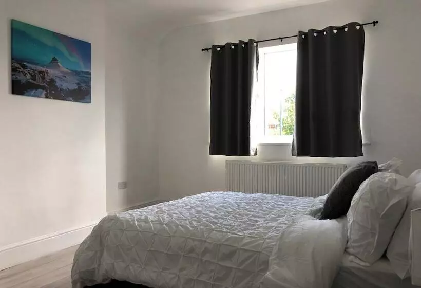 اقامتگاه Immaculate 3 Bed House In Nottingham