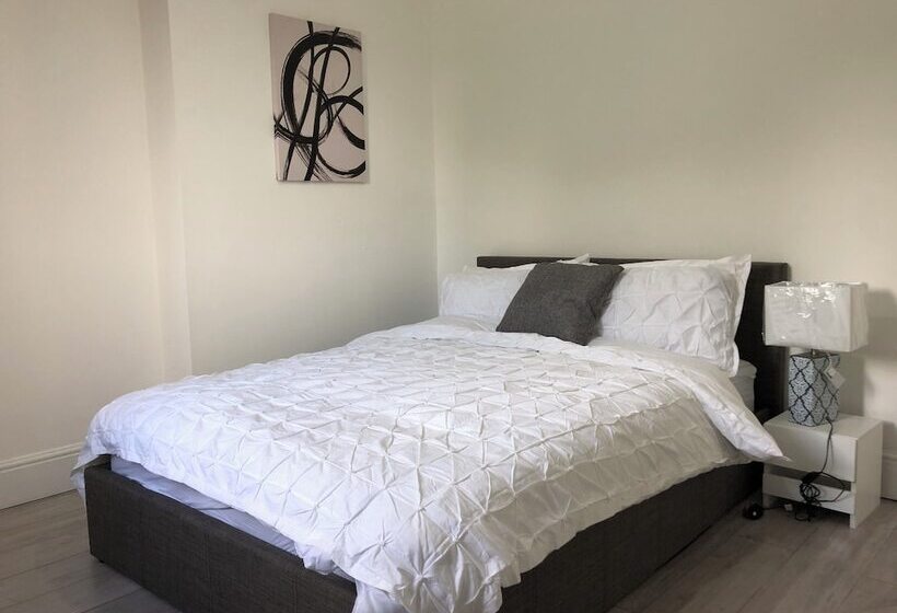 إقامة Immaculate 3 Bed House In Nottingham