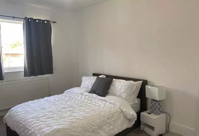 اقامتگاه Immaculate 3 Bed House In Nottingham