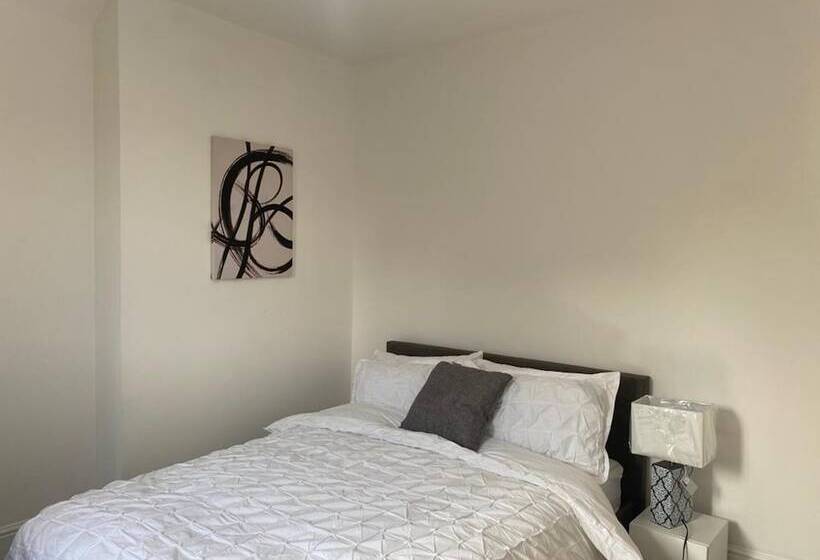 إقامة Immaculate 3 Bed House In Nottingham