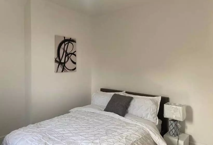 اقامتگاه Immaculate 3 Bed House In Nottingham