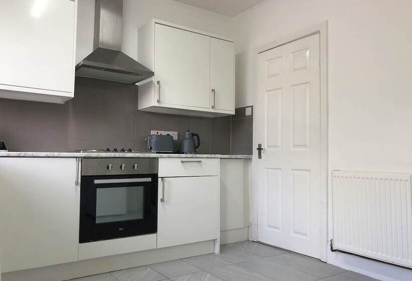 إقامة Immaculate 3 Bed House In Nottingham