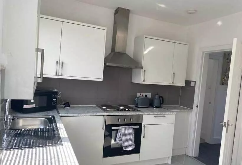 اقامتگاه Immaculate 3 Bed House In Nottingham