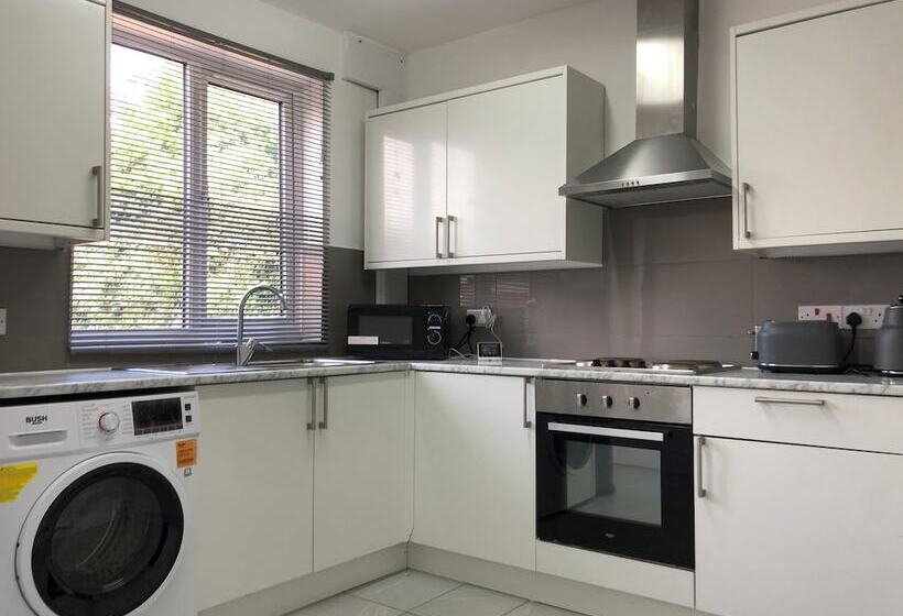 إقامة Immaculate 3 Bed House In Nottingham