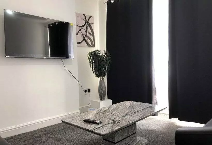 اقامتگاه Immaculate 3 Bed House In Nottingham