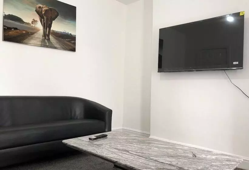 اقامتگاه Immaculate 3 Bed House In Nottingham