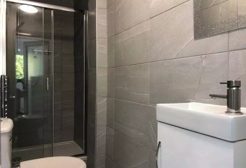 اقامتگاه Immaculate 3 Bed House In Nottingham
