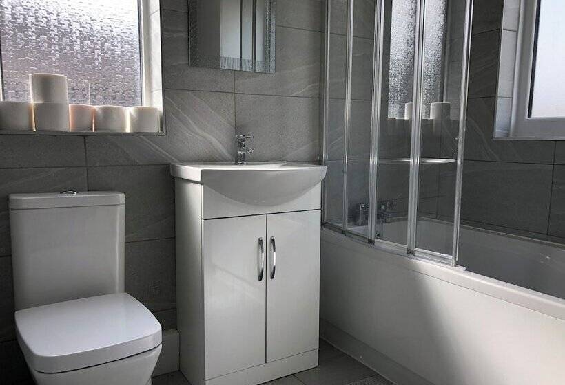 إقامة Immaculate 3 Bed House In Nottingham
