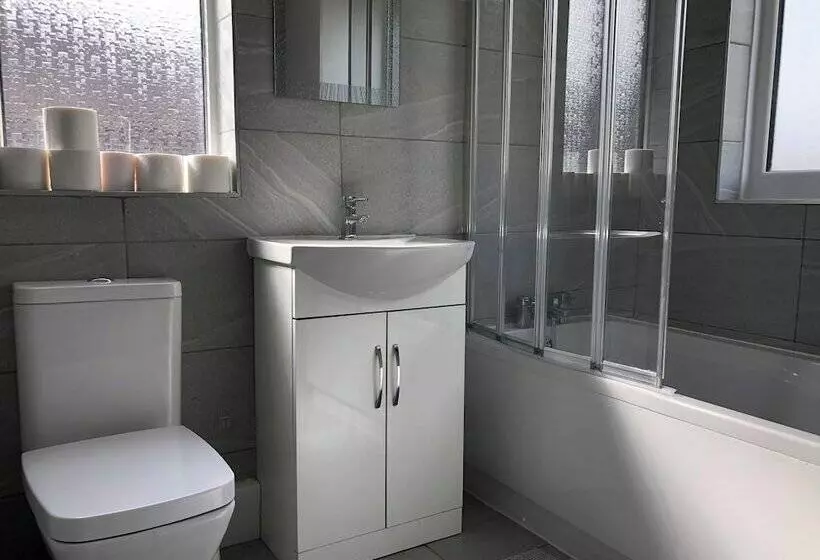 اقامتگاه Immaculate 3 Bed House In Nottingham
