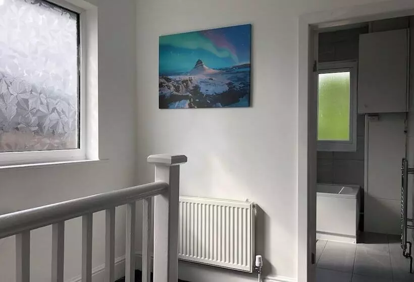 اقامتگاه Immaculate 3 Bed House In Nottingham