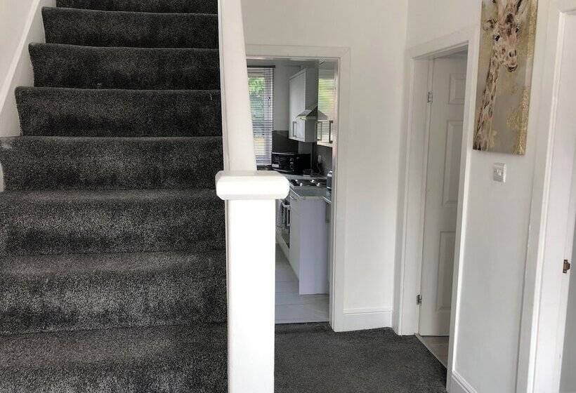 إقامة Immaculate 3 Bed House In Nottingham