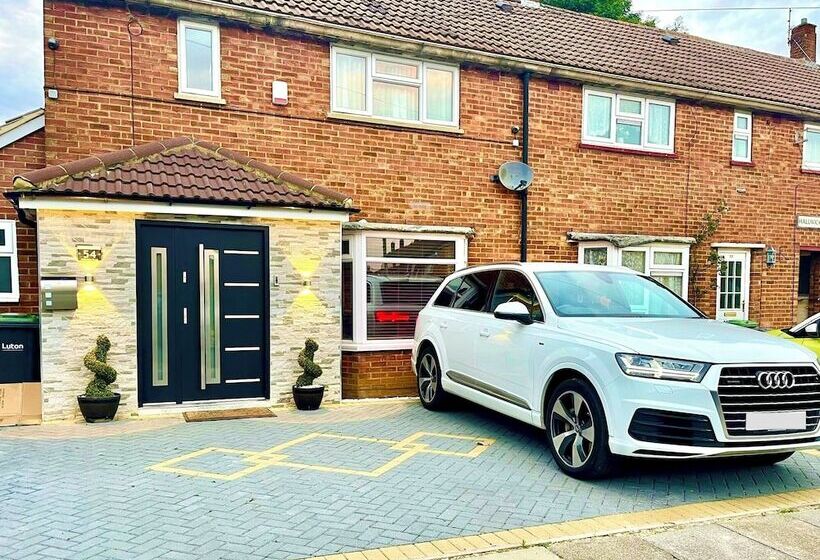 إقامة New Luxury Modern House Near Airport Free Parking