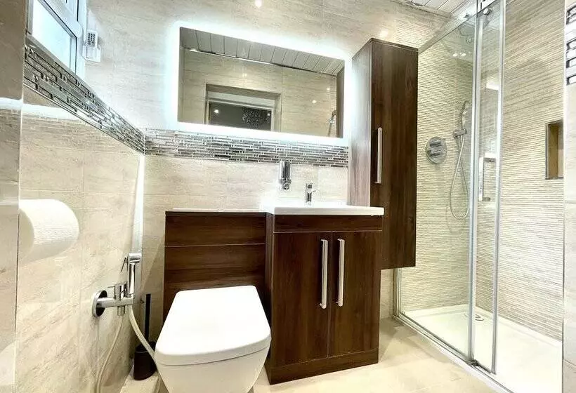 Residenssi New Luxury Modern House Near Airport Free Parking