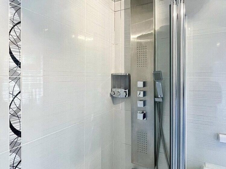 إقامة New Luxury Modern House Near Airport Free Parking