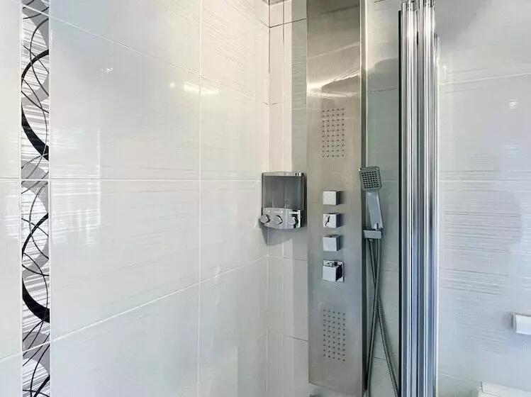 Residenssi New Luxury Modern House Near Airport Free Parking