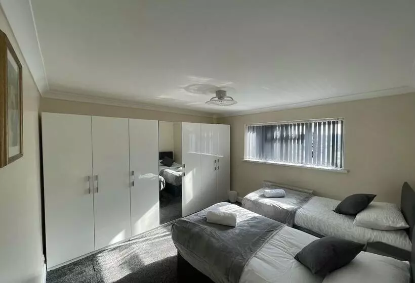 Residenssi New Luxury Modern House Near Airport Free Parking