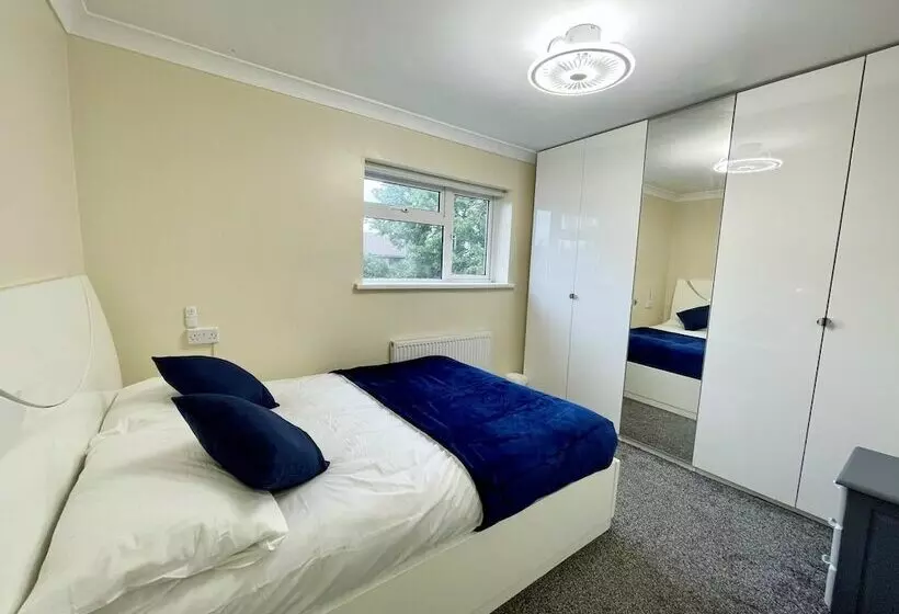 Residenssi New Luxury Modern House Near Airport Free Parking