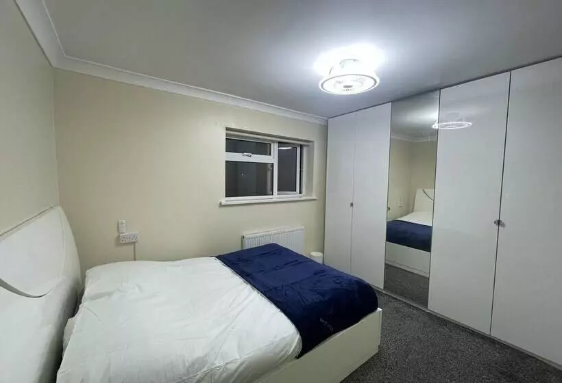 Residenssi New Luxury Modern House Near Airport Free Parking