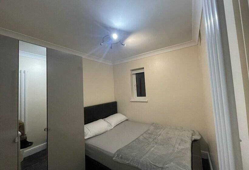 إقامة New Luxury Modern House Near Airport Free Parking