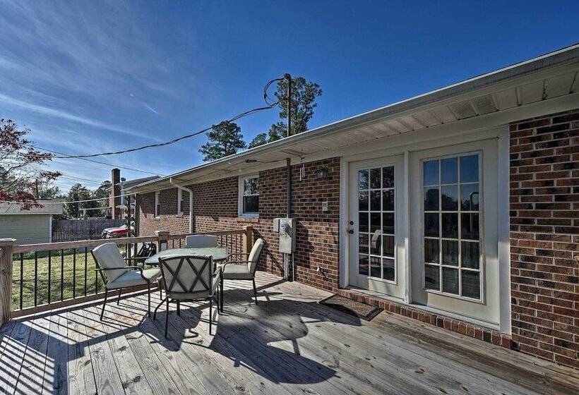 Welcoming Leland Home ~ 15 Miles To Beachfront!