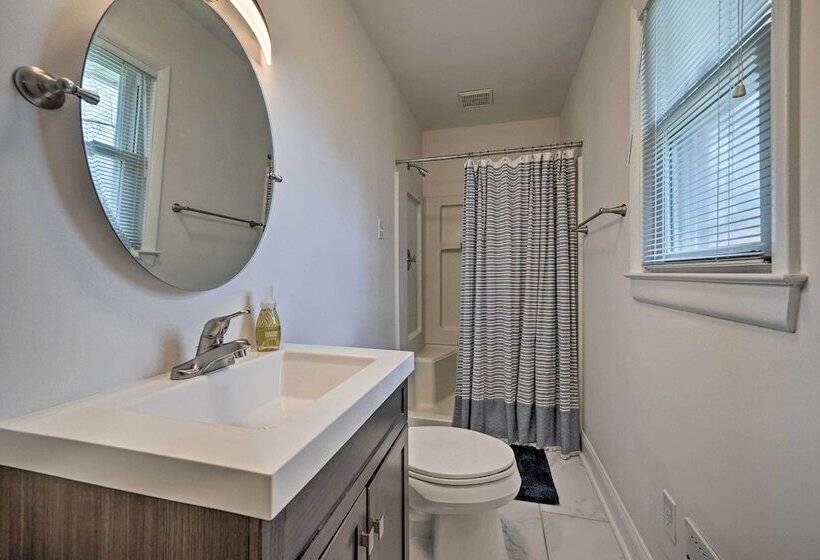 Welcoming Leland Home ~ 15 Miles To Beachfront!