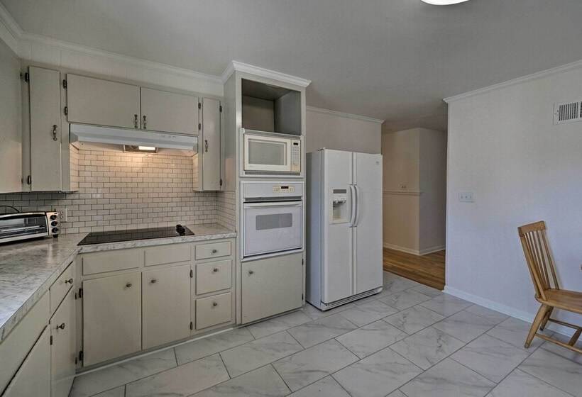 Welcoming Leland Home ~ 15 Miles To Beachfront!