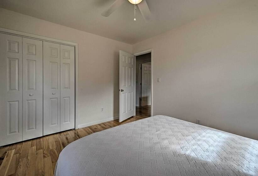 Welcoming Leland Home ~ 15 Miles To Beachfront!