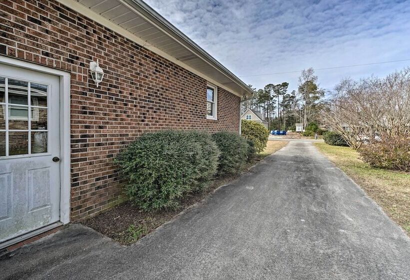 Welcoming Leland Home ~ 15 Miles To Beachfront!