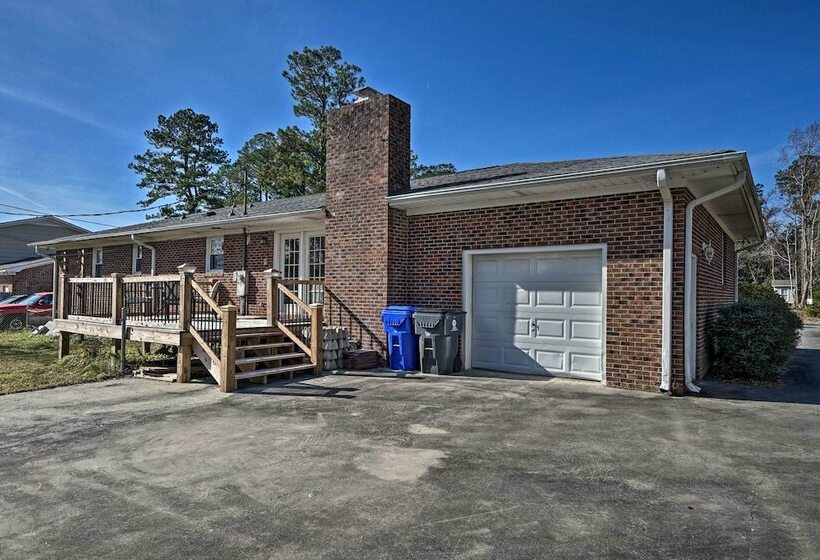 Welcoming Leland Home ~ 15 Miles To Beachfront!