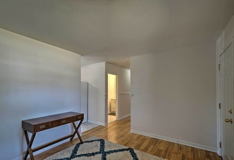 Welcoming Leland Home ~ 15 Miles To Beachfront!