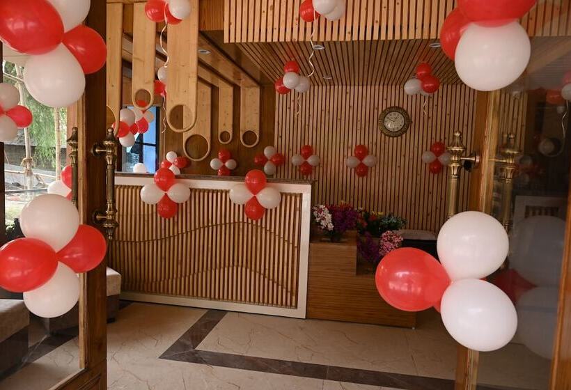 ホテル Aamod Suites   Dalhousie