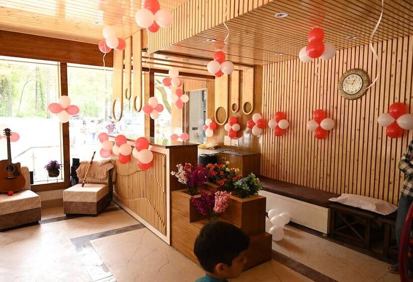 ホテル Aamod Suites   Dalhousie