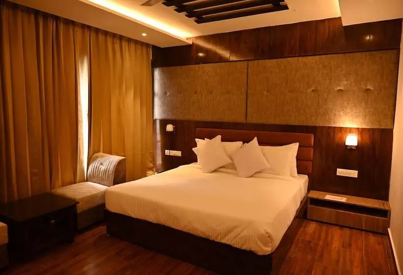 Hotelli Aamod Suites   Dalhousie