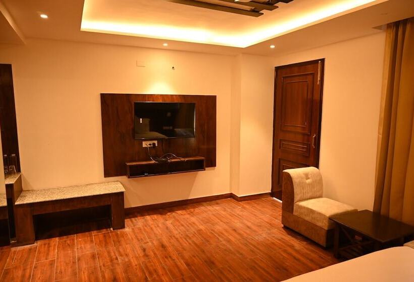 ホテル Aamod Suites   Dalhousie