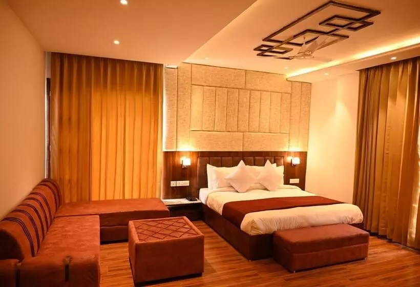 Hotelli Aamod Suites   Dalhousie