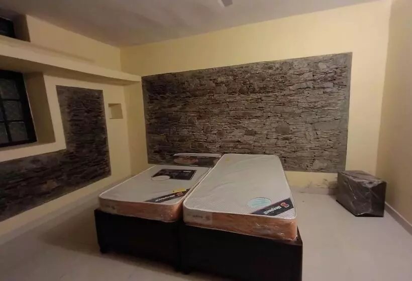 ホテル Atulya Neer