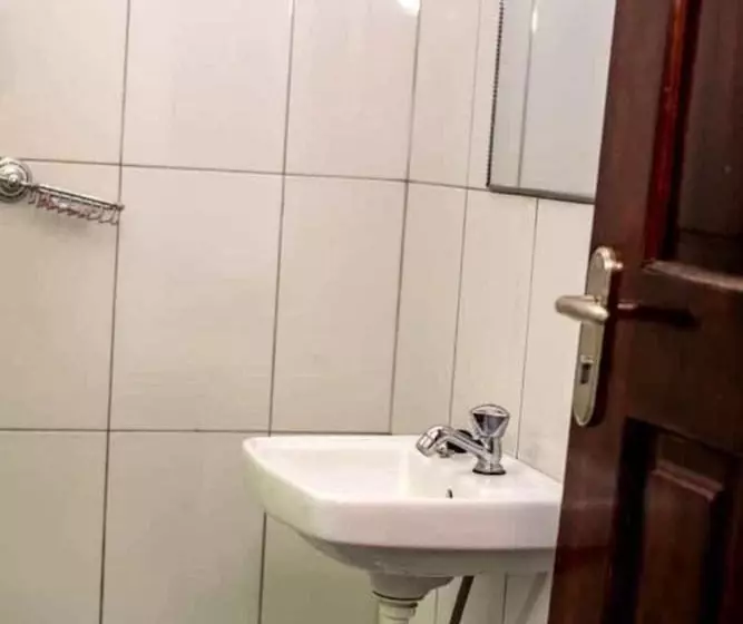 هتل Baron Guest House