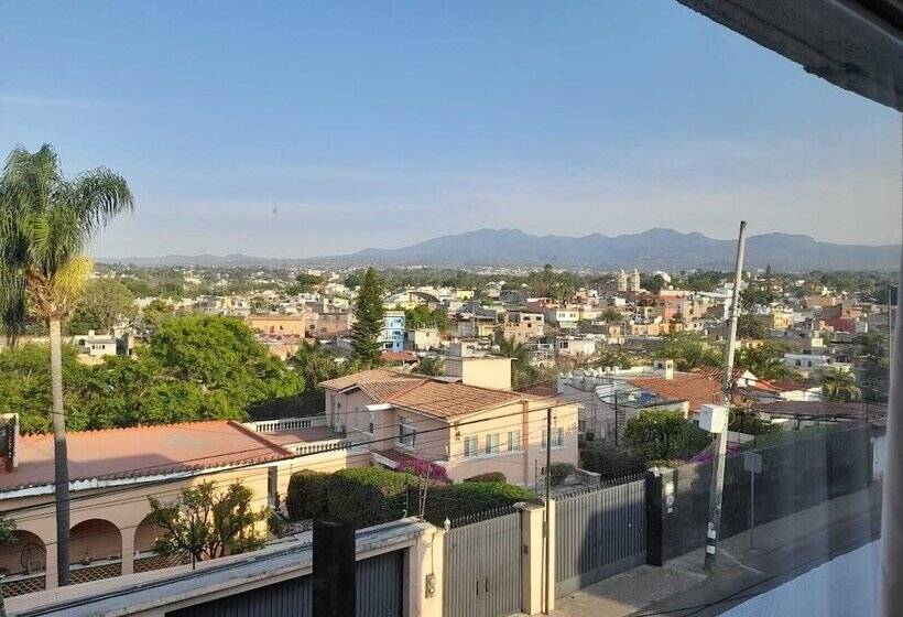 هتل Chinelos Express