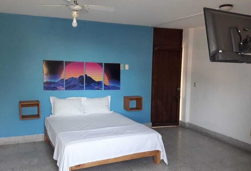 هتل Chinelos Express