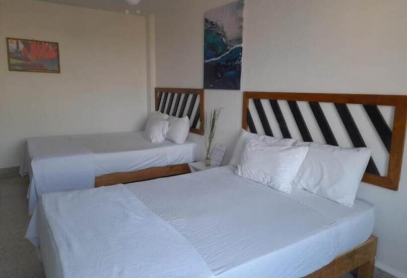 هتل Chinelos Express