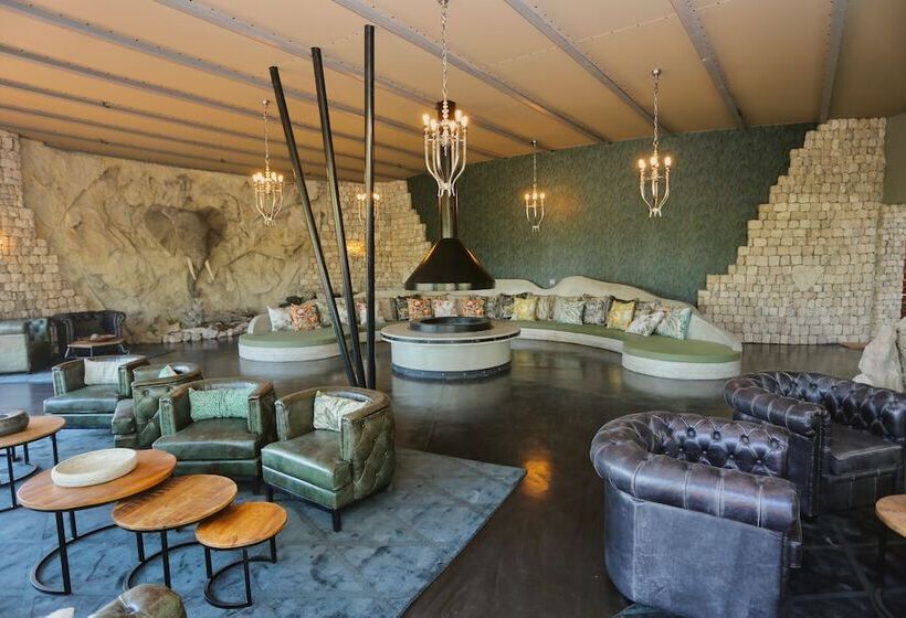 هتل Etosha Oberland Lodge