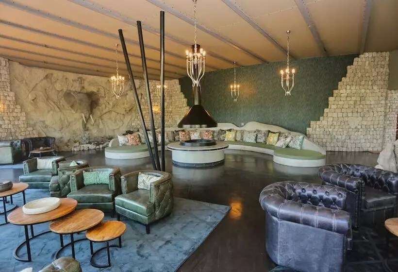 هتل Etosha Oberland Lodge