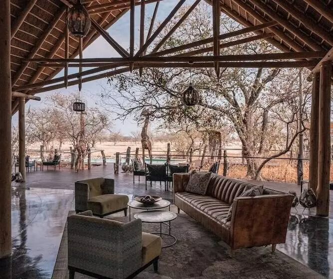 هتل Etosha Oberland Lodge
